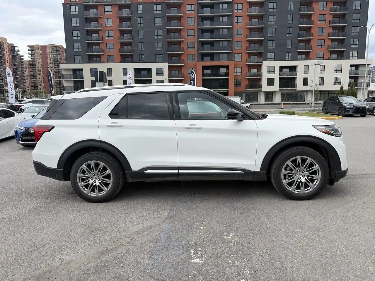 Ford Explorer снимка Ford Explorer