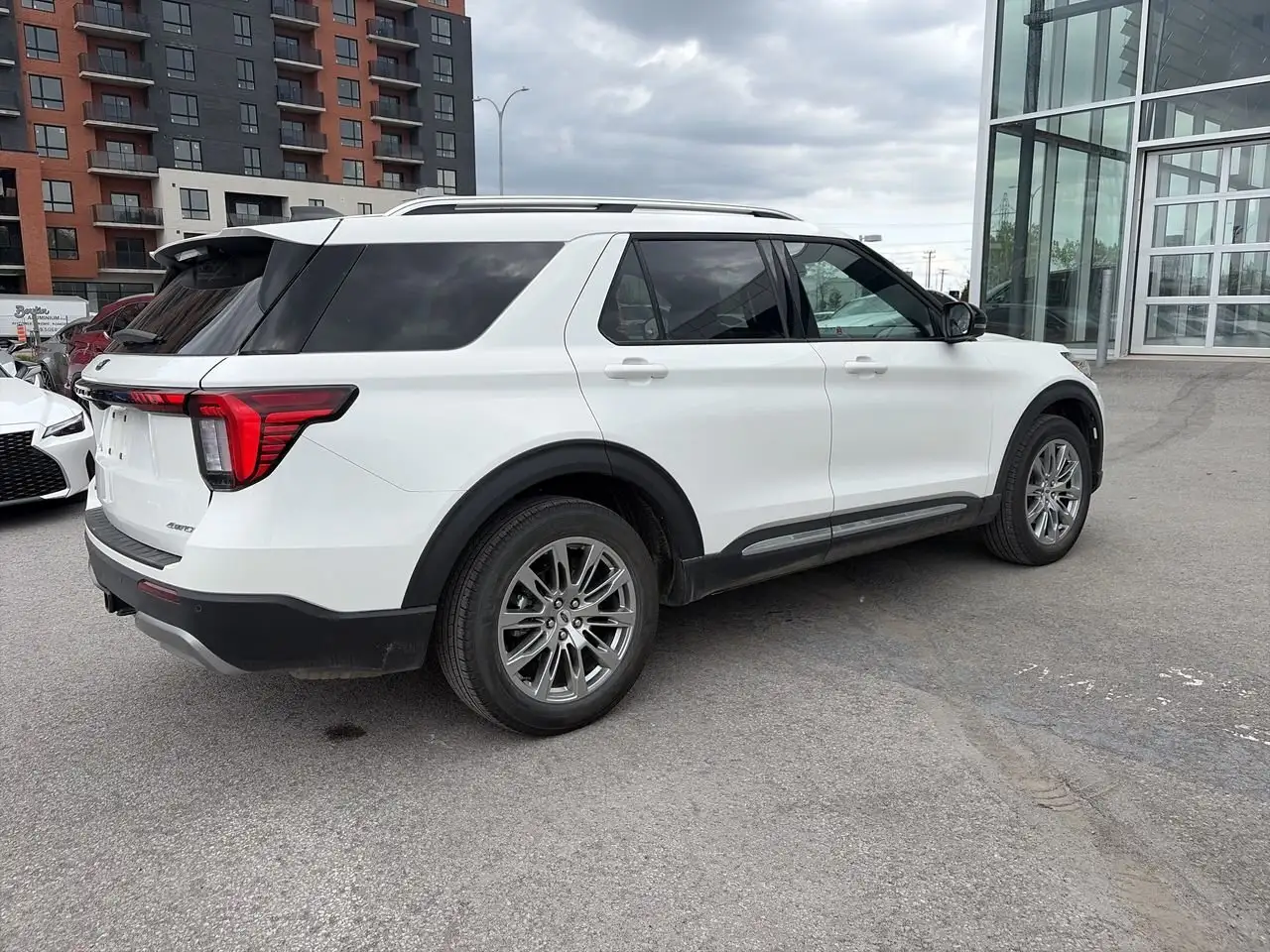 Ford Explorer снимка Ford Explorer
