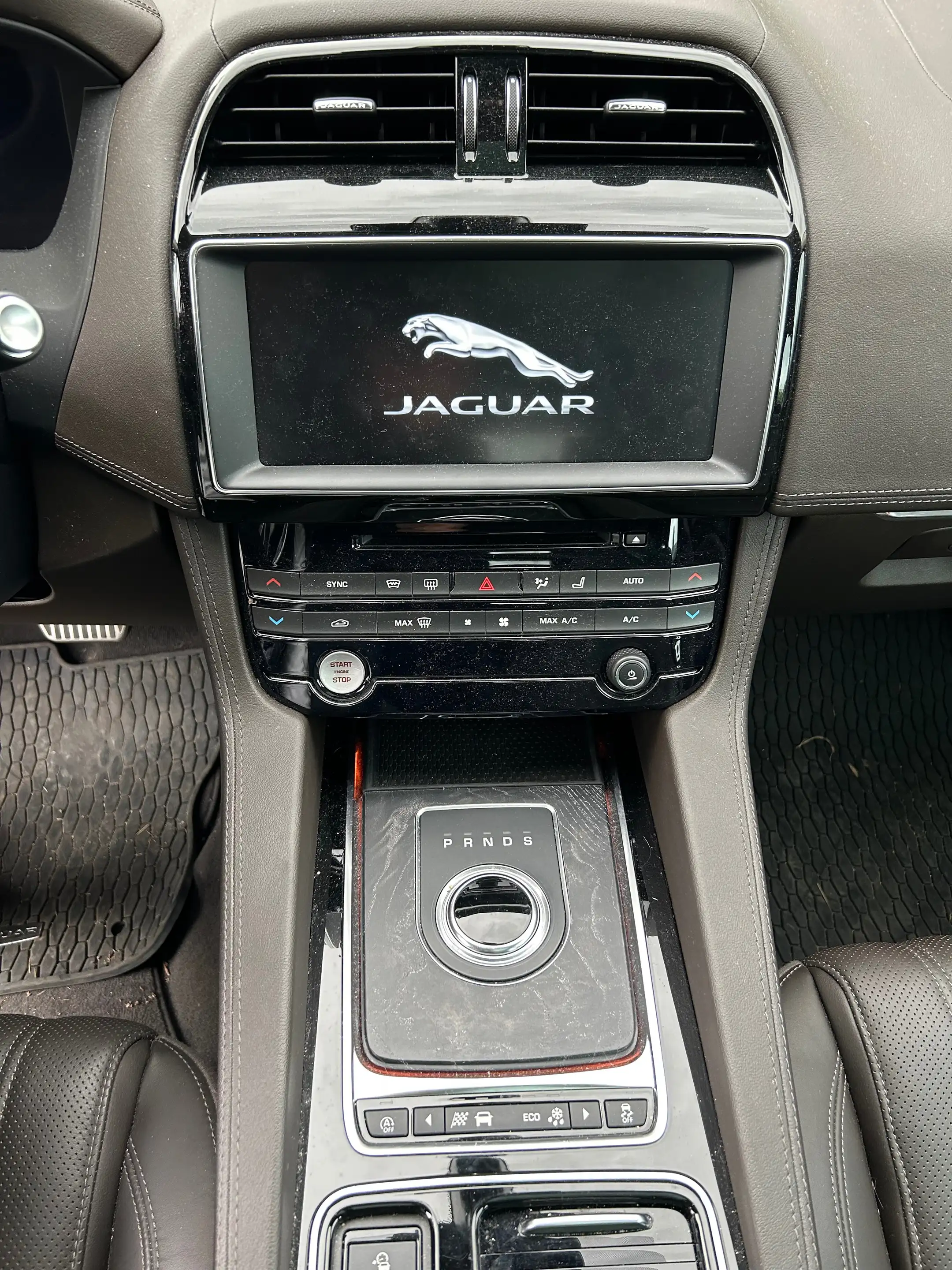 Jaguar F-Pace Portfolio AWD — photo 12