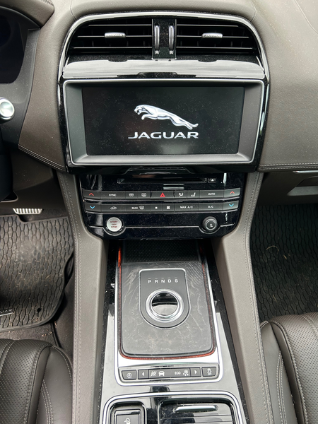 Jaguar F-Pace Portfolio AWD — photo 12