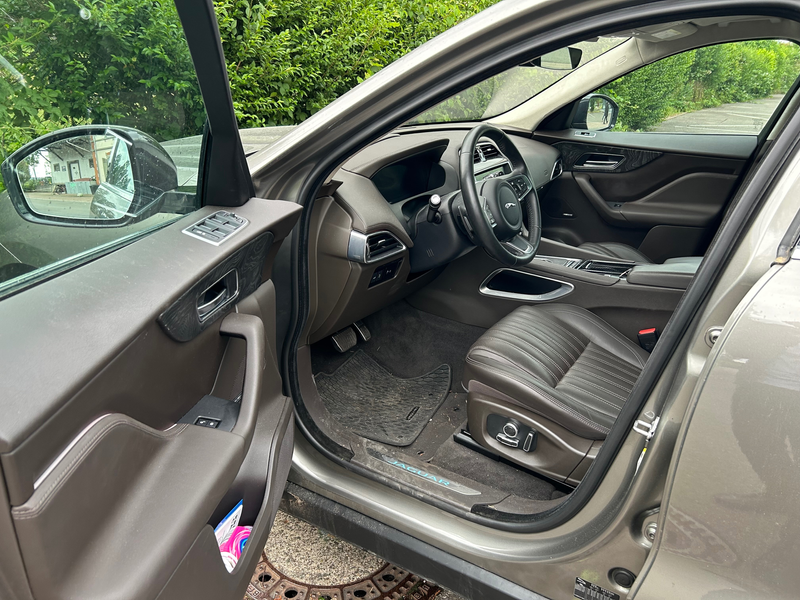 Jaguar F-Pace Portfolio AWD — photo 9