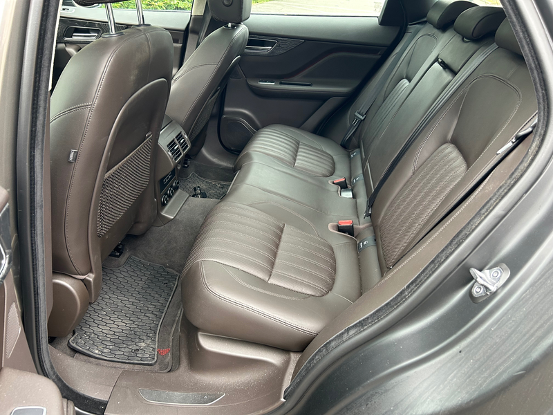 Jaguar F-Pace Portfolio AWD — photo 13