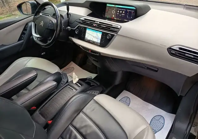 Citroen C4 Picasso Grand 1.6 hdi 120 gps cuir bi-ton camera bluetooth attelage APPLE CAR PLAY distribution neuve 7p
