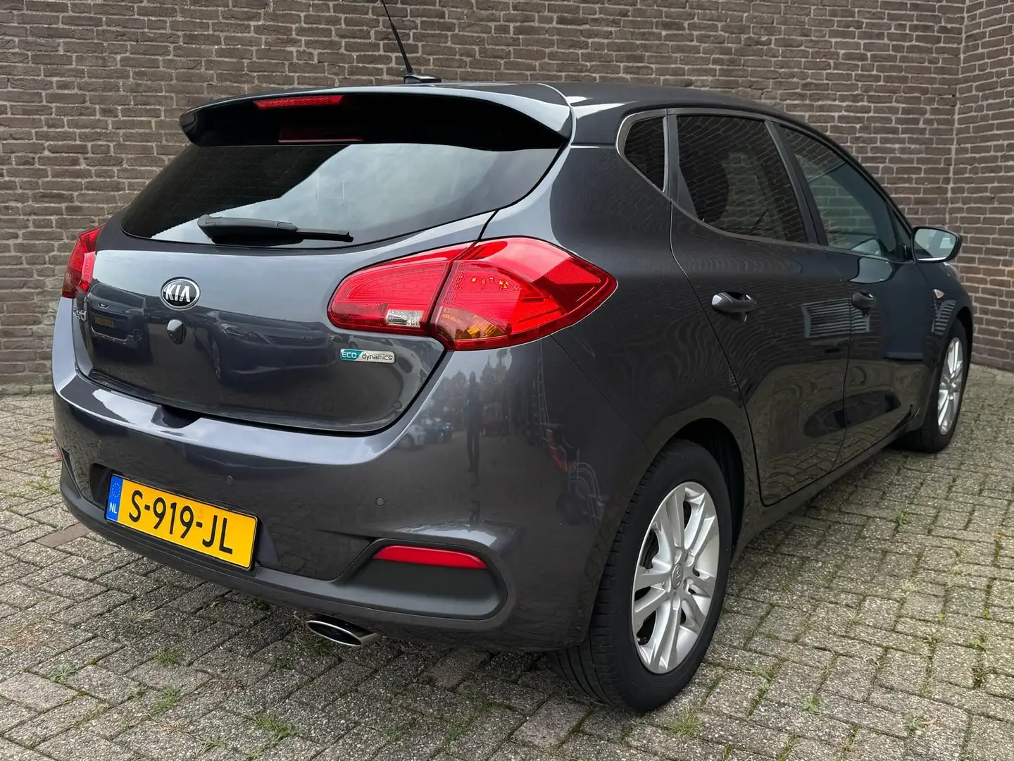 Kia Ceed / cee'd 1.6 GDI ComfortLine Camera Clima Cruise-Contr. Nav Grijs - 2