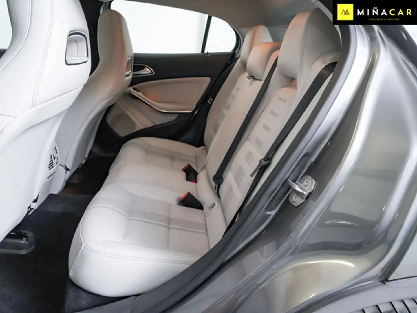 Mercedes-Benz GLA 200 200d 7G-DCT Gris - 2