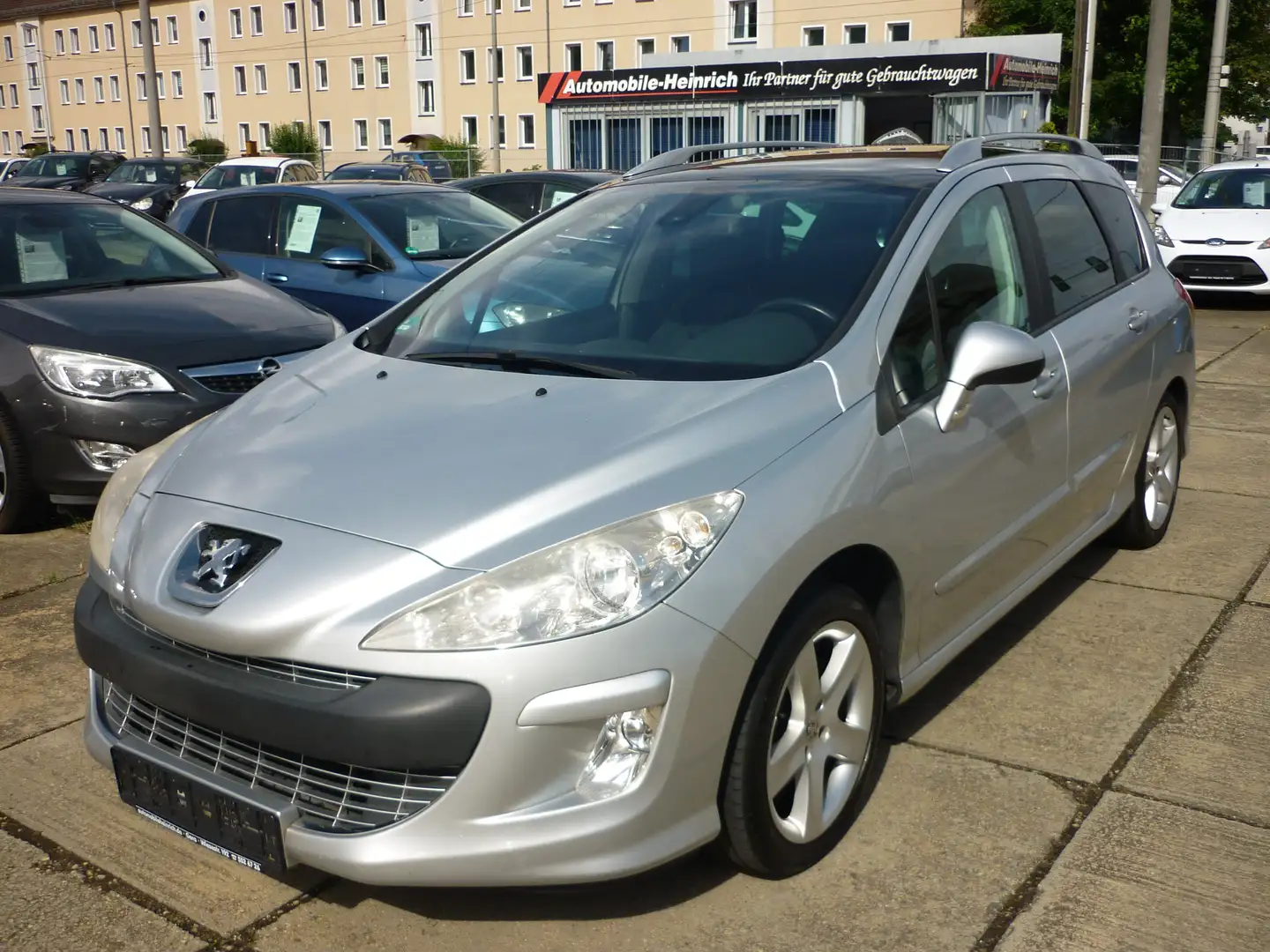 Peugeot 308 SW 120VTi Platinum Panorama-Dach! Tempomat! Silber - 1