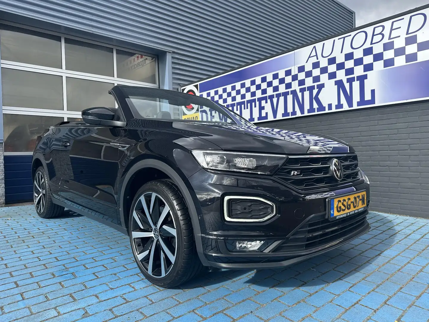 Volkswagen T-Roc Cabrio 1.5 TSI R-Line ADAP CRUISE P-CAM APPLE Zwart - 1