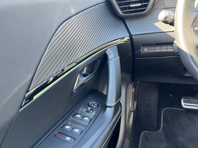 Peugeot 2008 GT PureTech 130 EAT8 — photo 14