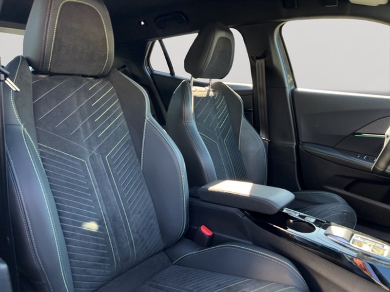 Peugeot 2008 GT PureTech 130 EAT8 — photo 9