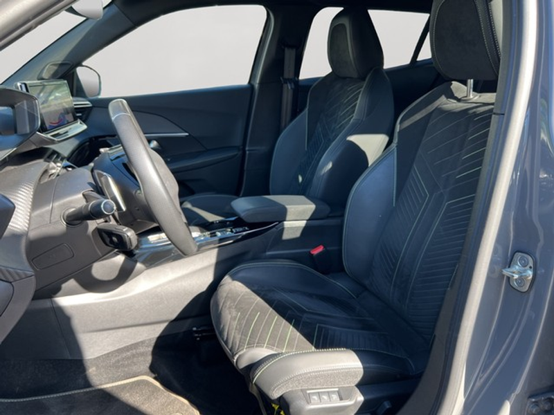 Peugeot 2008 GT PureTech 130 EAT8 — photo 8