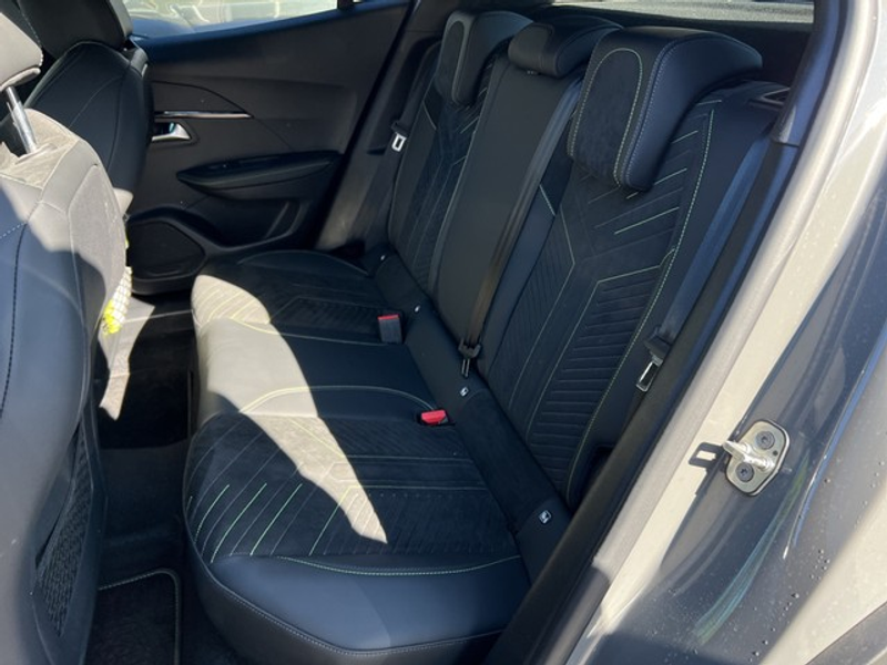 Peugeot 2008 GT PureTech 130 EAT8 — photo 15