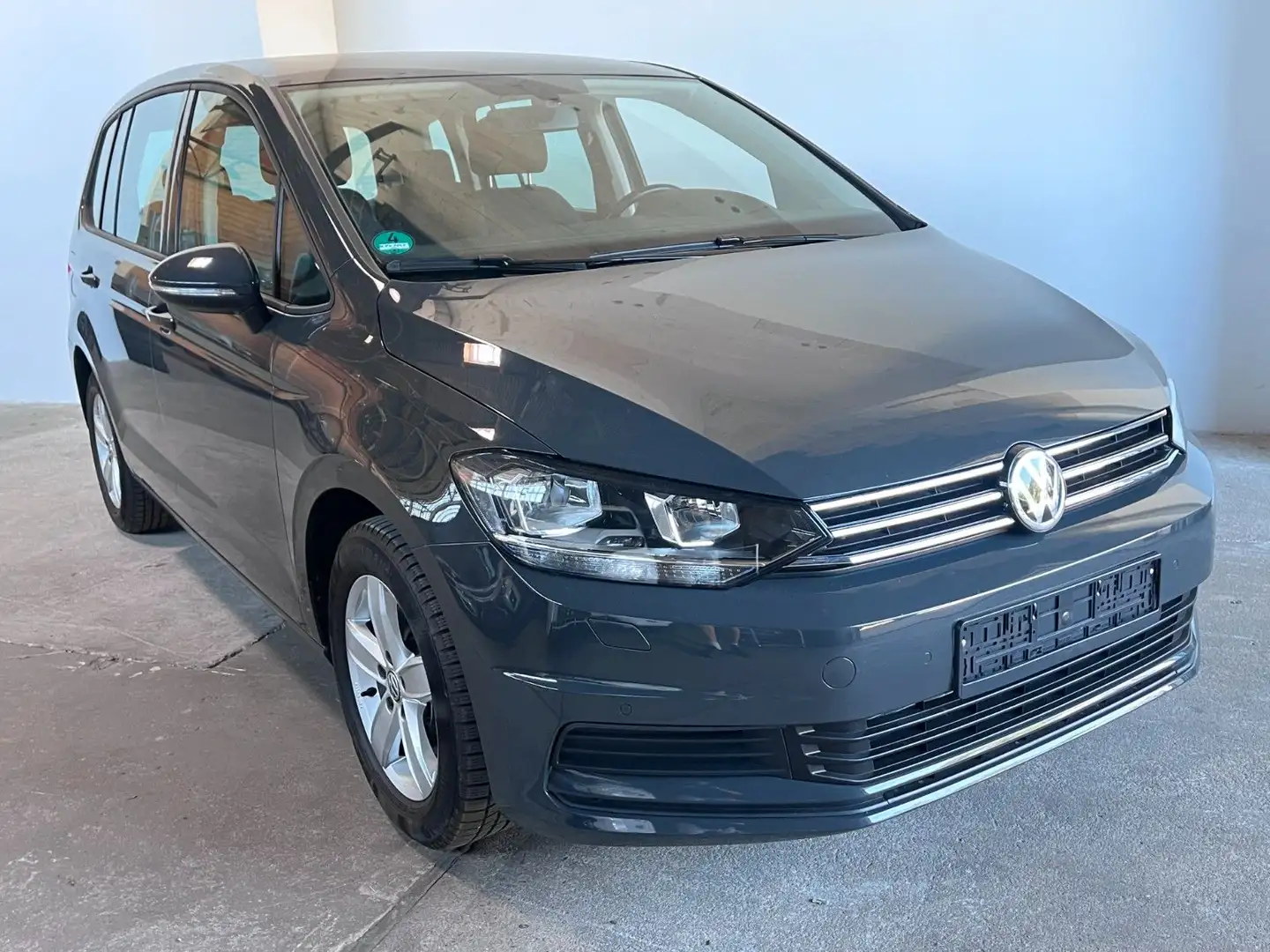 Volkswagen Touran Comfortline 1.5 *Automatik* Grijs - 2