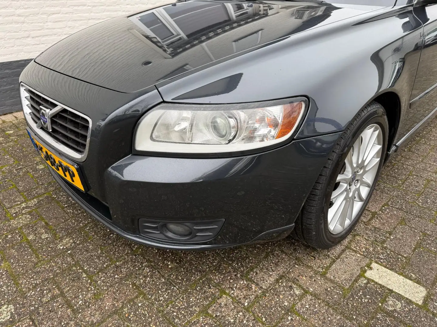 Volvo V50 2.4 Automaat/ Leder/ Navi/ Cruise Control/ Afnb Tr Gris - 2