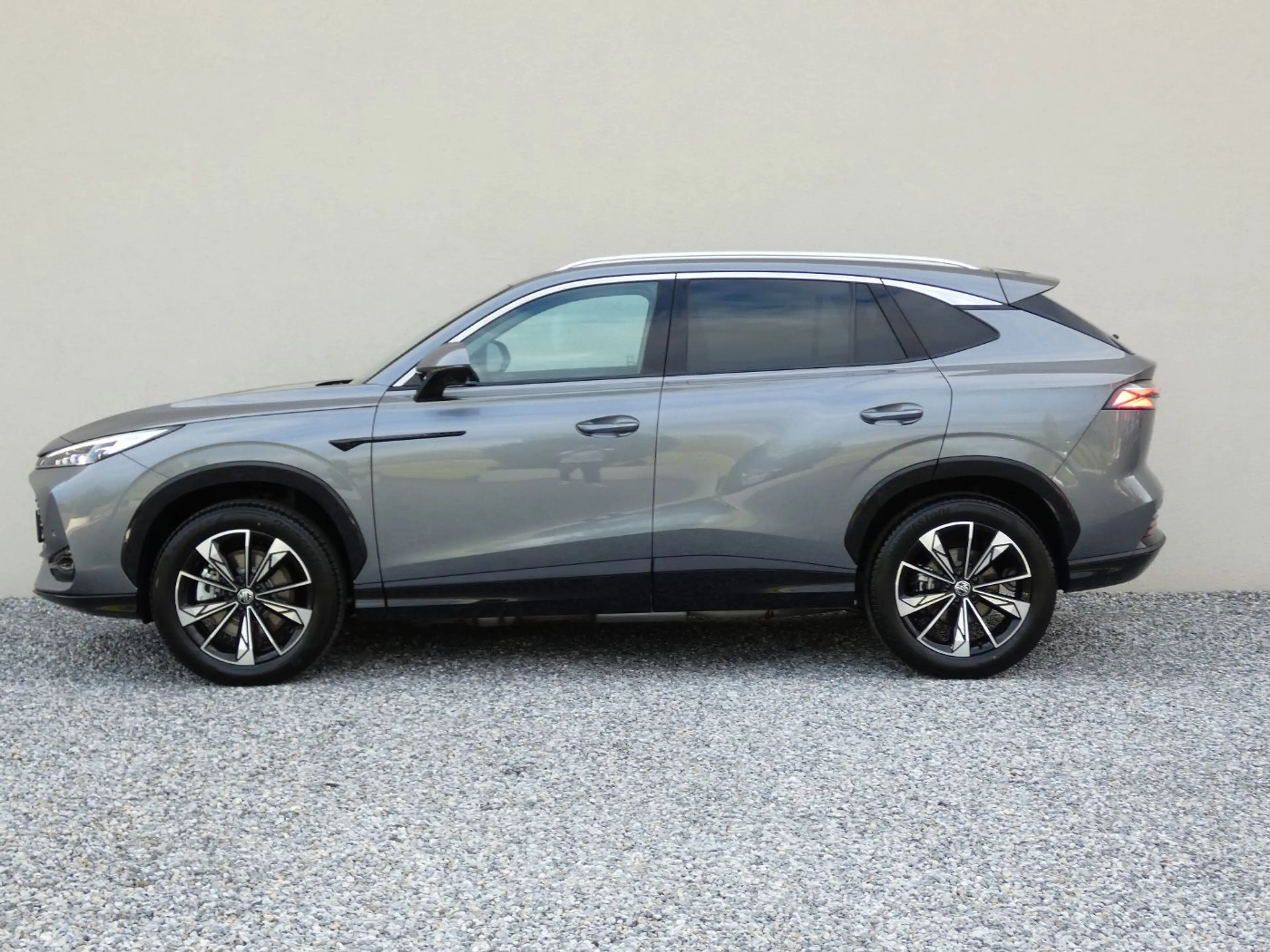 MG HS Hybrid+ Luxury +360+Distr+LED+SHZ+ALU+ — photo 8