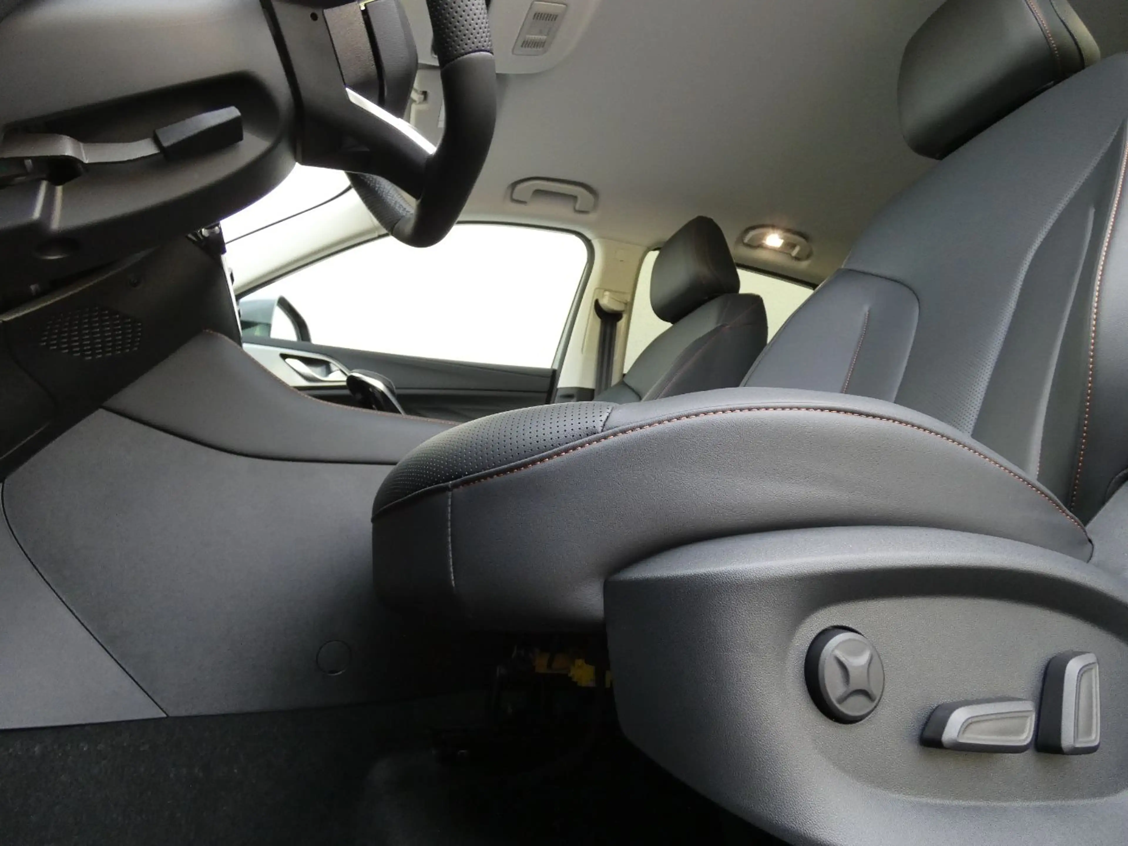 MG HS Hybrid+ Luxury +360+Distr+LED+SHZ+ALU+ — photo 11