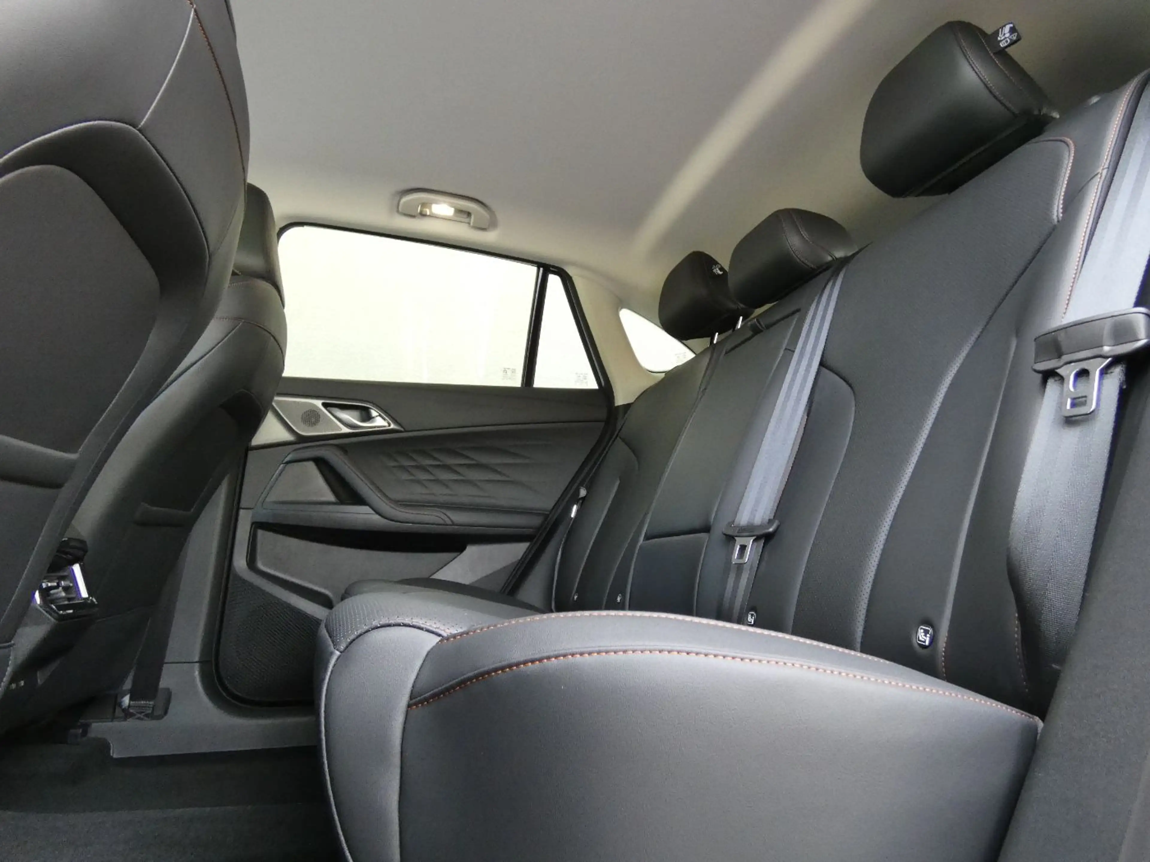 MG HS Hybrid+ Luxury +360+Distr+LED+SHZ+ALU+ — photo 12