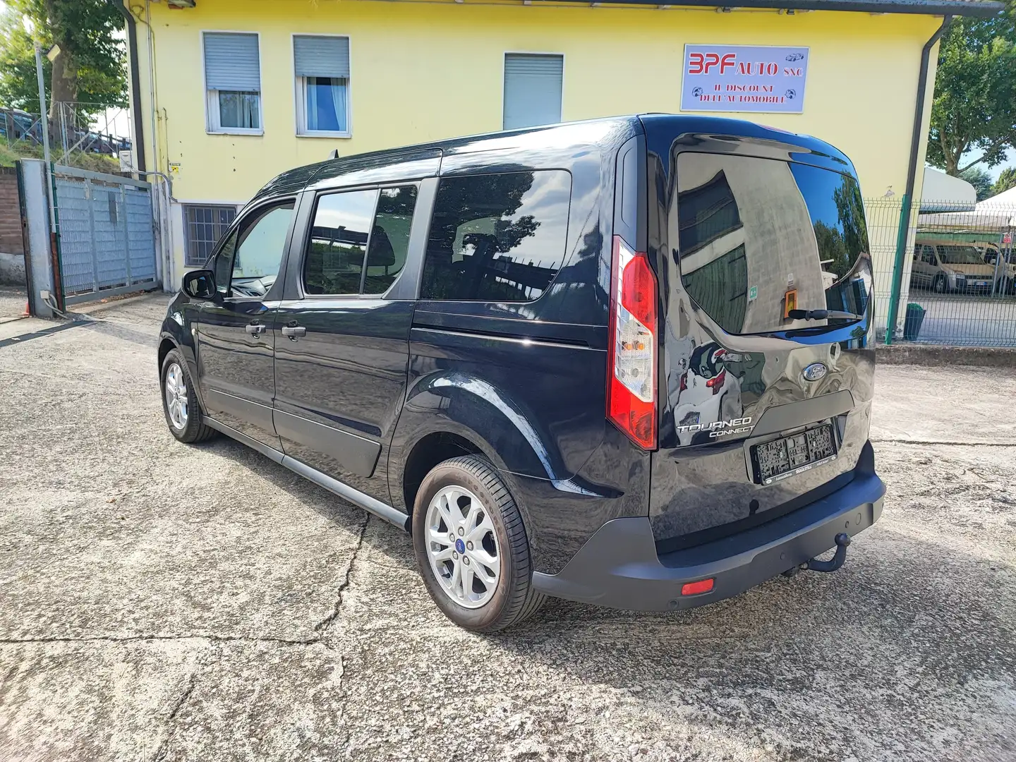 Ford Grand Tourneo Gancio Traino Zwart - 1