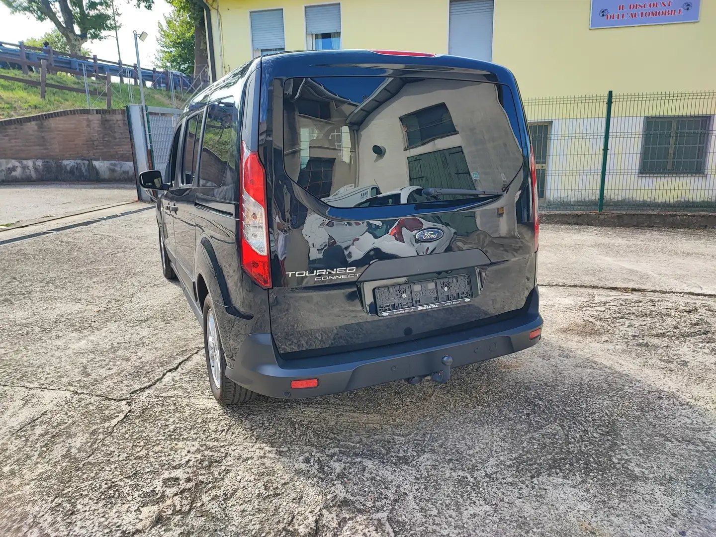 Ford Grand Tourneo Gancio Traino Zwart - 2