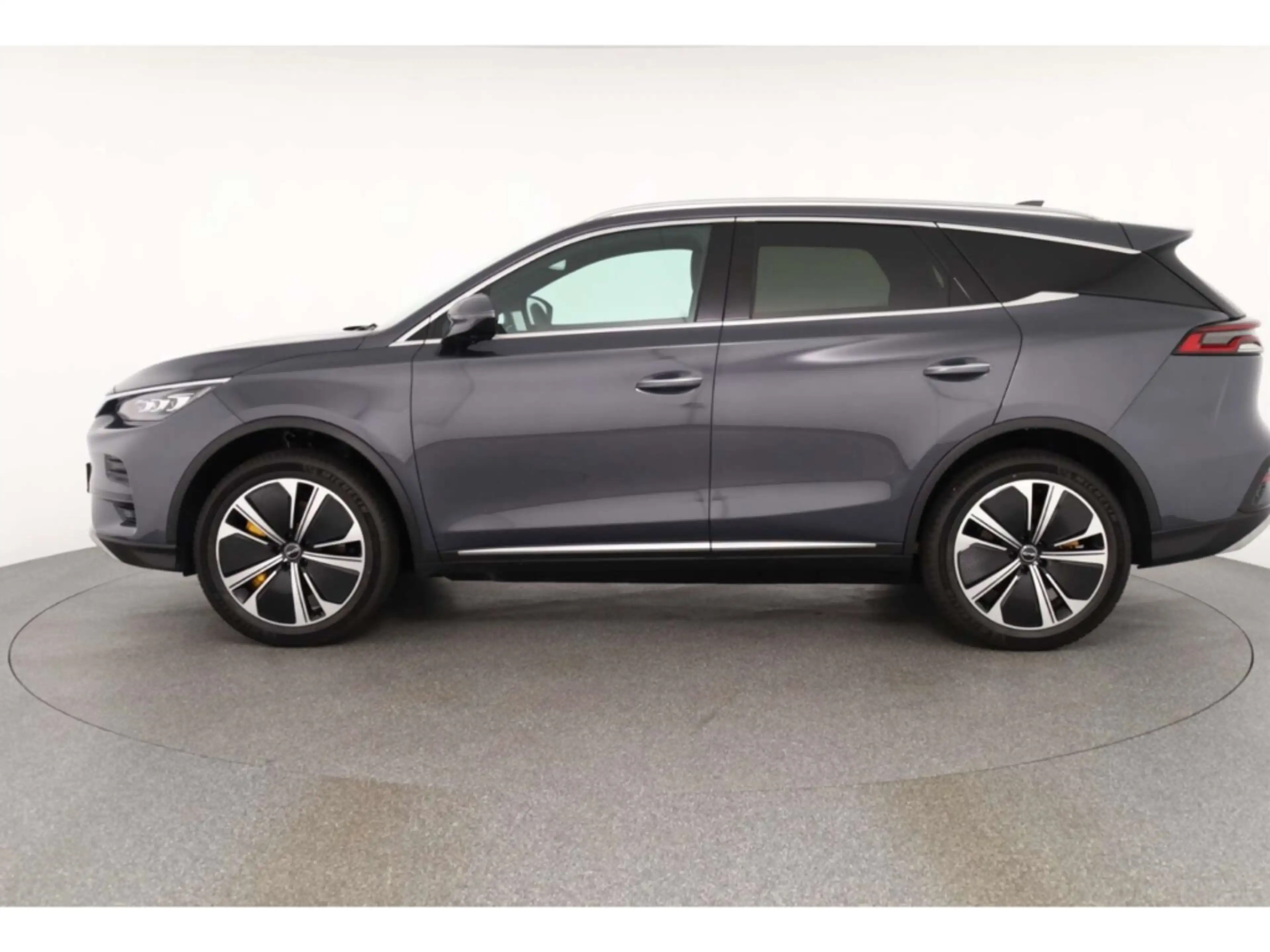 BYD Tang — photo 5