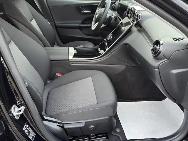 Mercedes-Benz C-Class view 13