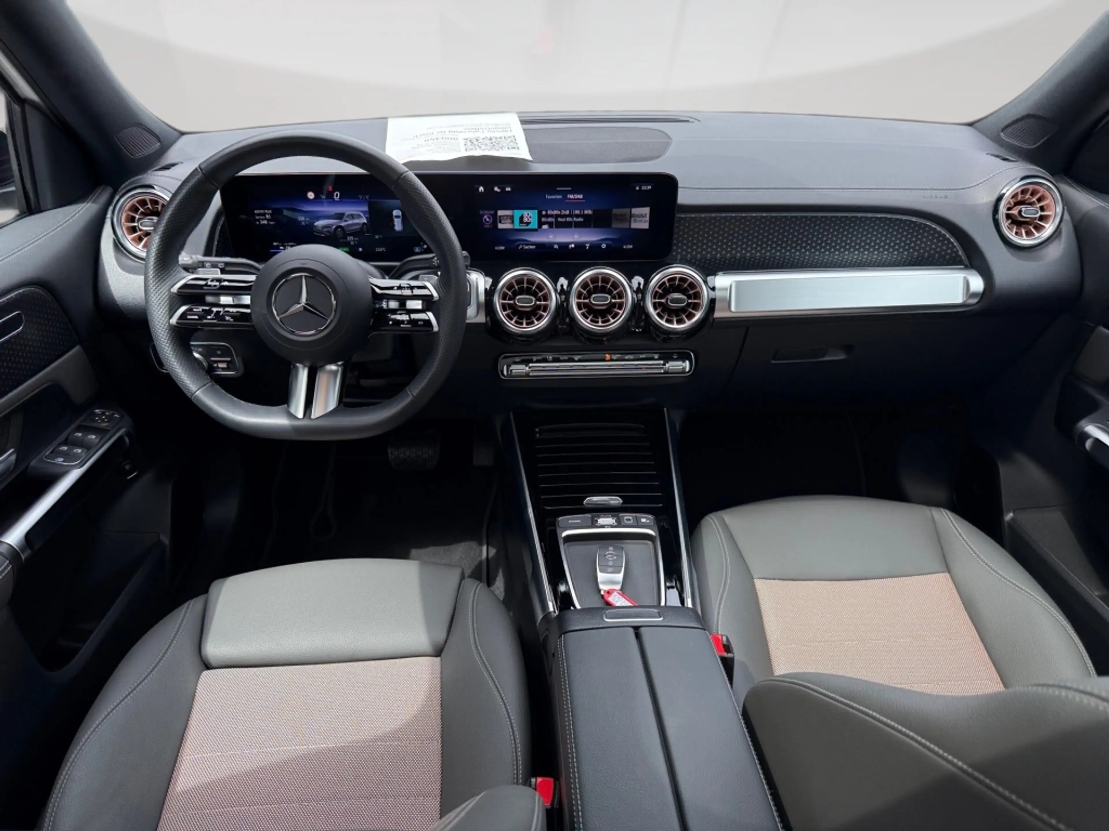 Mercedes-Benz EQB 250 + NIGHT KAMERA PANO SPUR STANDH PDC SHD — photo 13