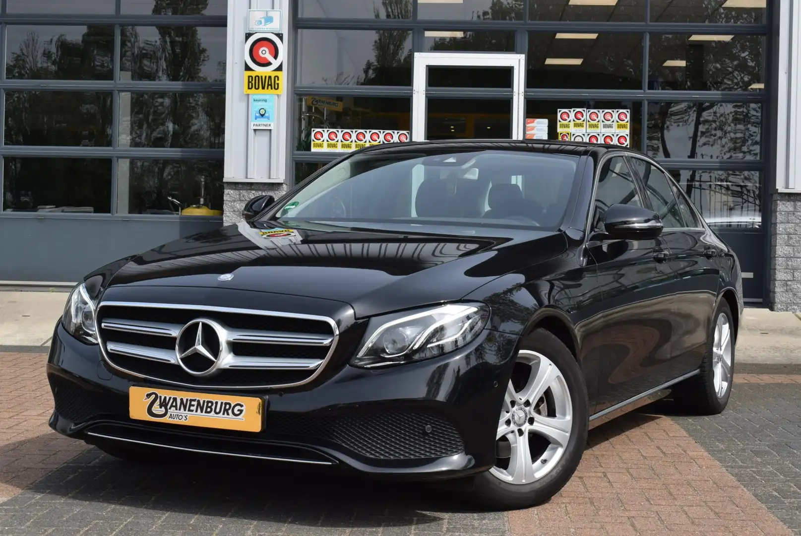 Mercedes-Benz E 200 Prestige Plus Airco, Navi,Dak,Cruise Control, Km13 Zwart - 1