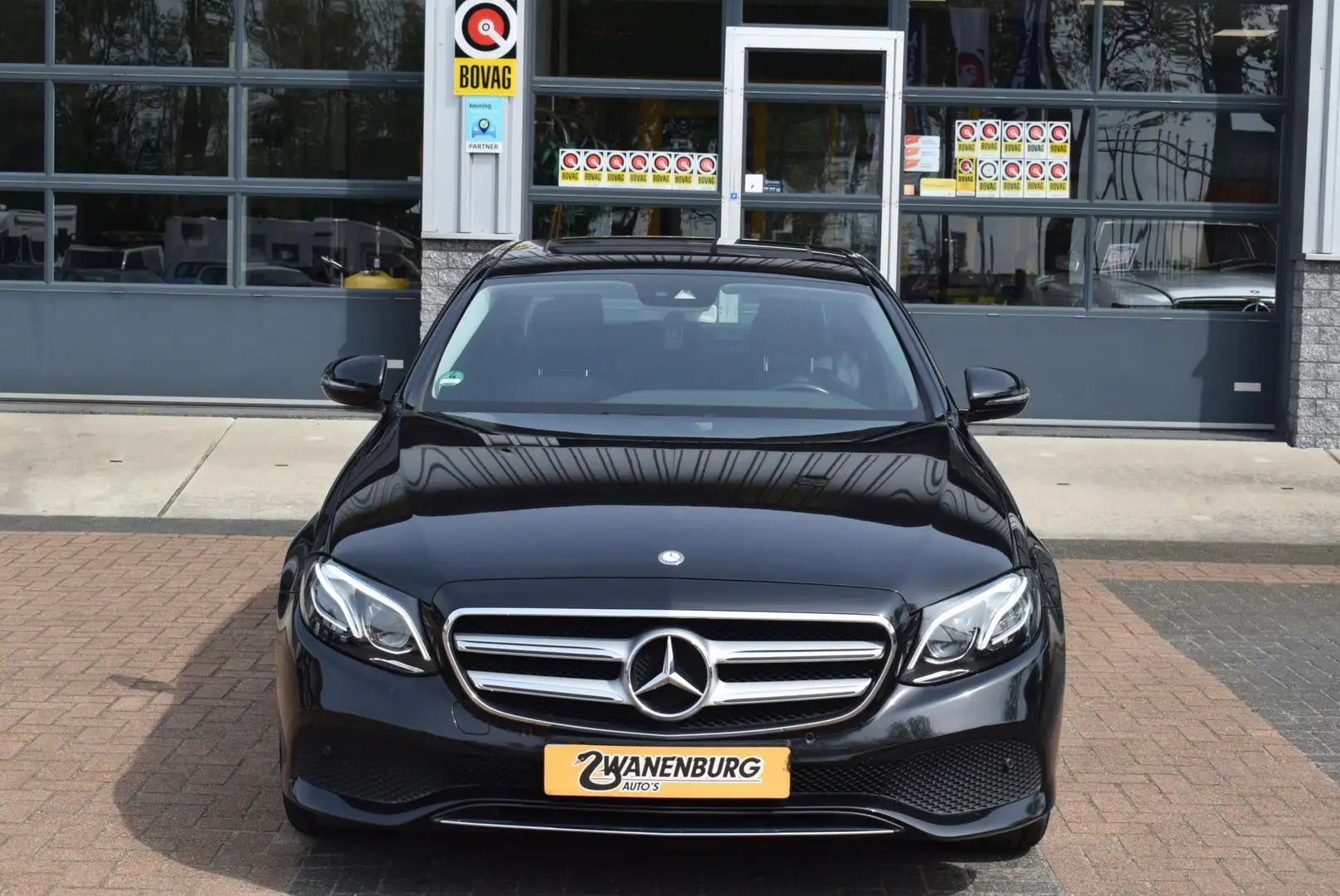 Mercedes-Benz E 200 Prestige Plus Airco, Navi,Dak,Cruise Control, Km13 Zwart - 2
