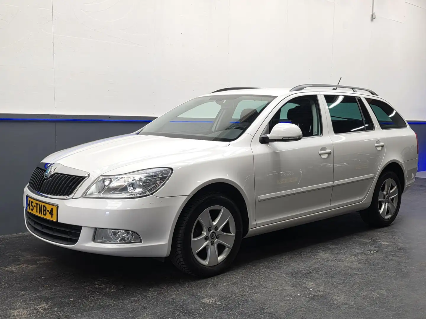 Skoda Octavia Combi 1.2 TSI Ambition Business Line Trekhaak Weiß - 2