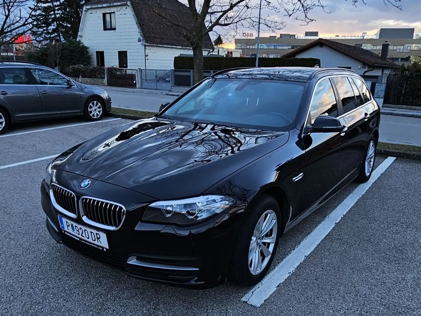 BMW 520 520d xDrive Schwarz - 1