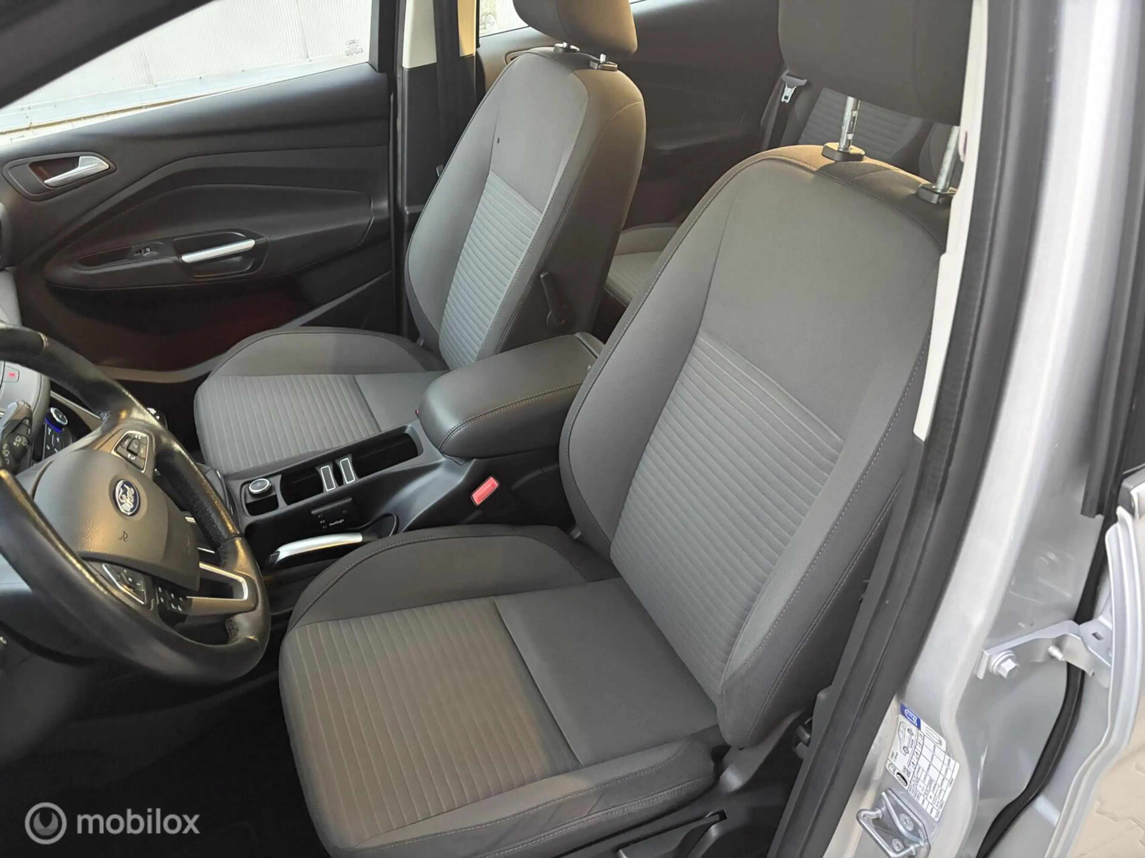 Ford C-Max 1.0 Titanium — photo 11