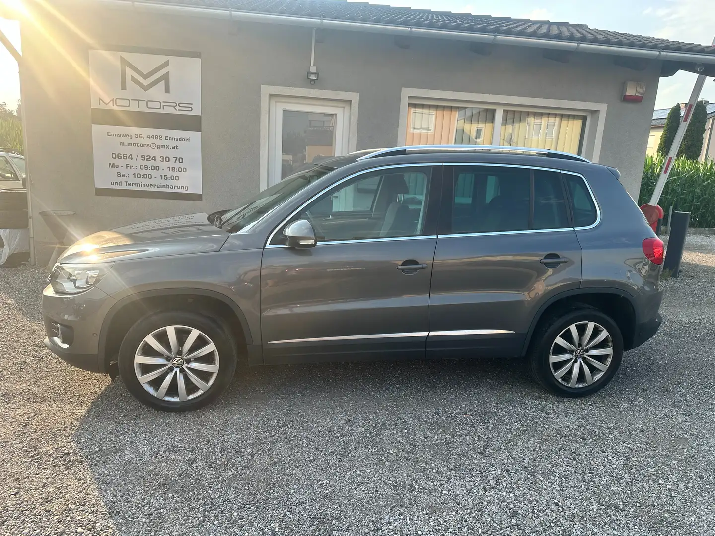 Volkswagen Tiguan Sport 2,0 TDI BMT 4Motion Sky DPF DSG Grau - 2