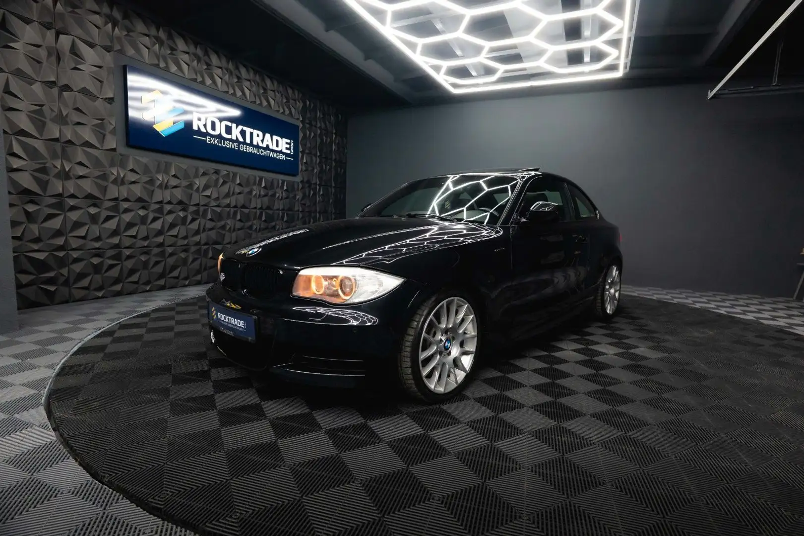 BMW 135 i Coupe M-Performance Shadow Line *Xenon*DAB* Schwarz - 1