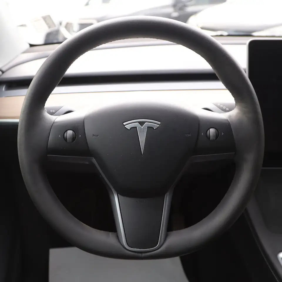 Tesla Model Y fotografie Tesla Model Y