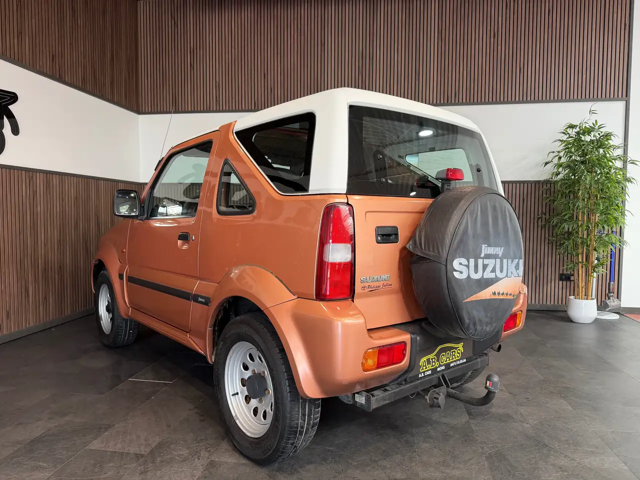 Suzuki Jimny 1.3i - 4X4 - LEGER COUP CARROSSERIE, foto 4