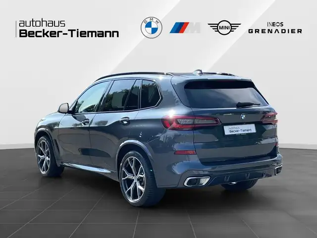 BMW X5 view 4