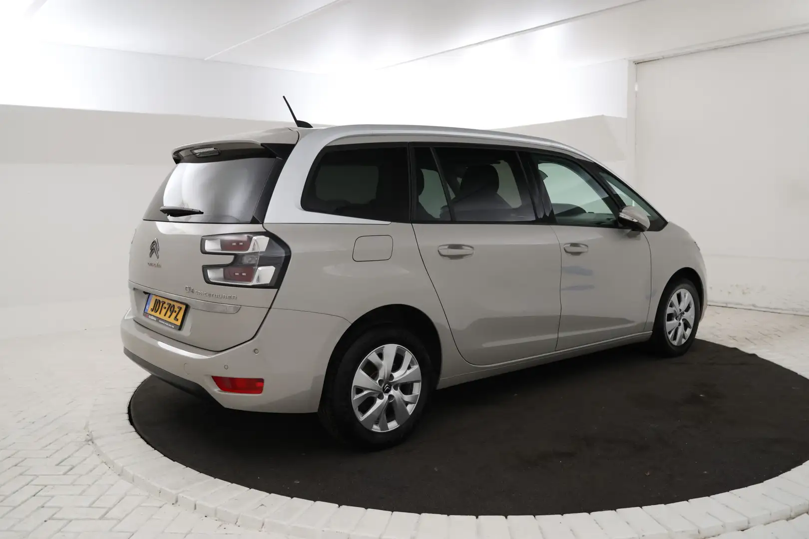 Citroen Grand C4 SpaceTourer 1.5 BlueHDI Shine Navigatie, Airco, Bleutooth Beige - 2
