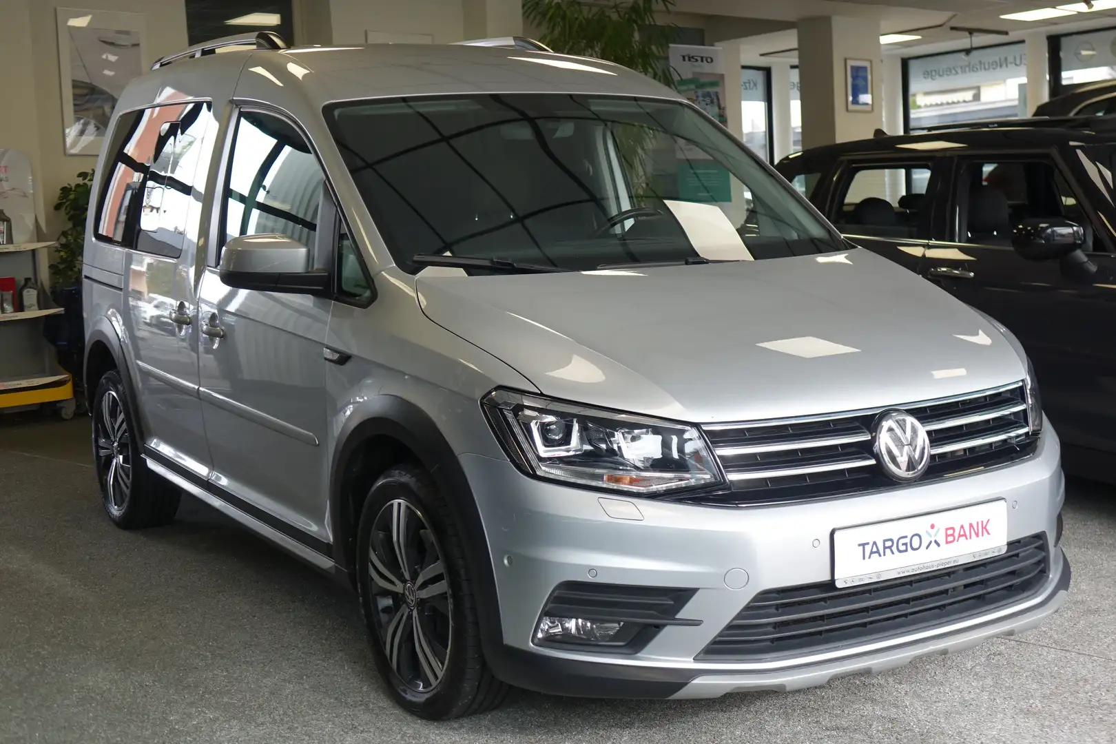 Volkswagen Caddy Alltrack 2.0 TDI DSG+AHK+STHZ+XEN+RFK+NAV+Bi-Xenon Grau - 1