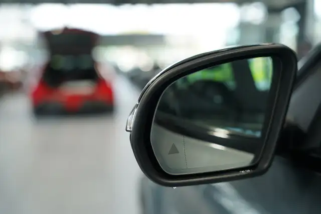 Mercedes-Benz GLC view 15