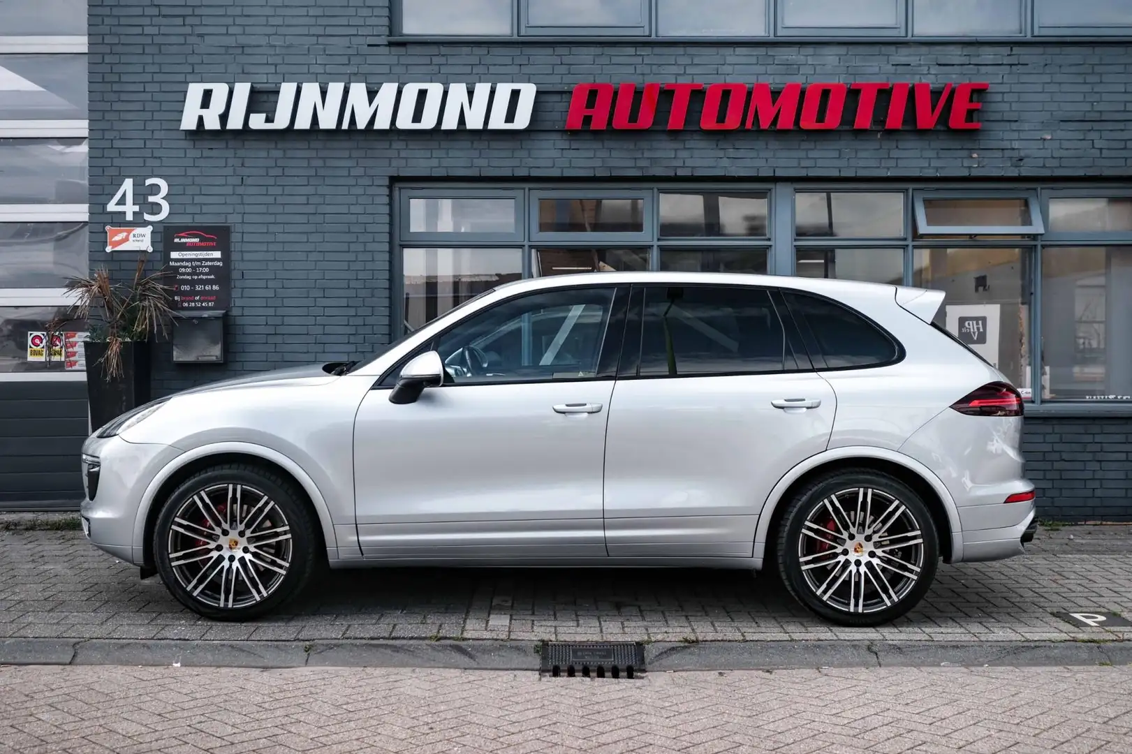 Porsche Cayenne 4.2 D S |Carplay|Luchtvering|Dealer onderhouden| Grey - 2