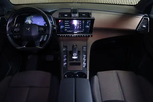 DS Automobiles DS 7 Crossback view 2