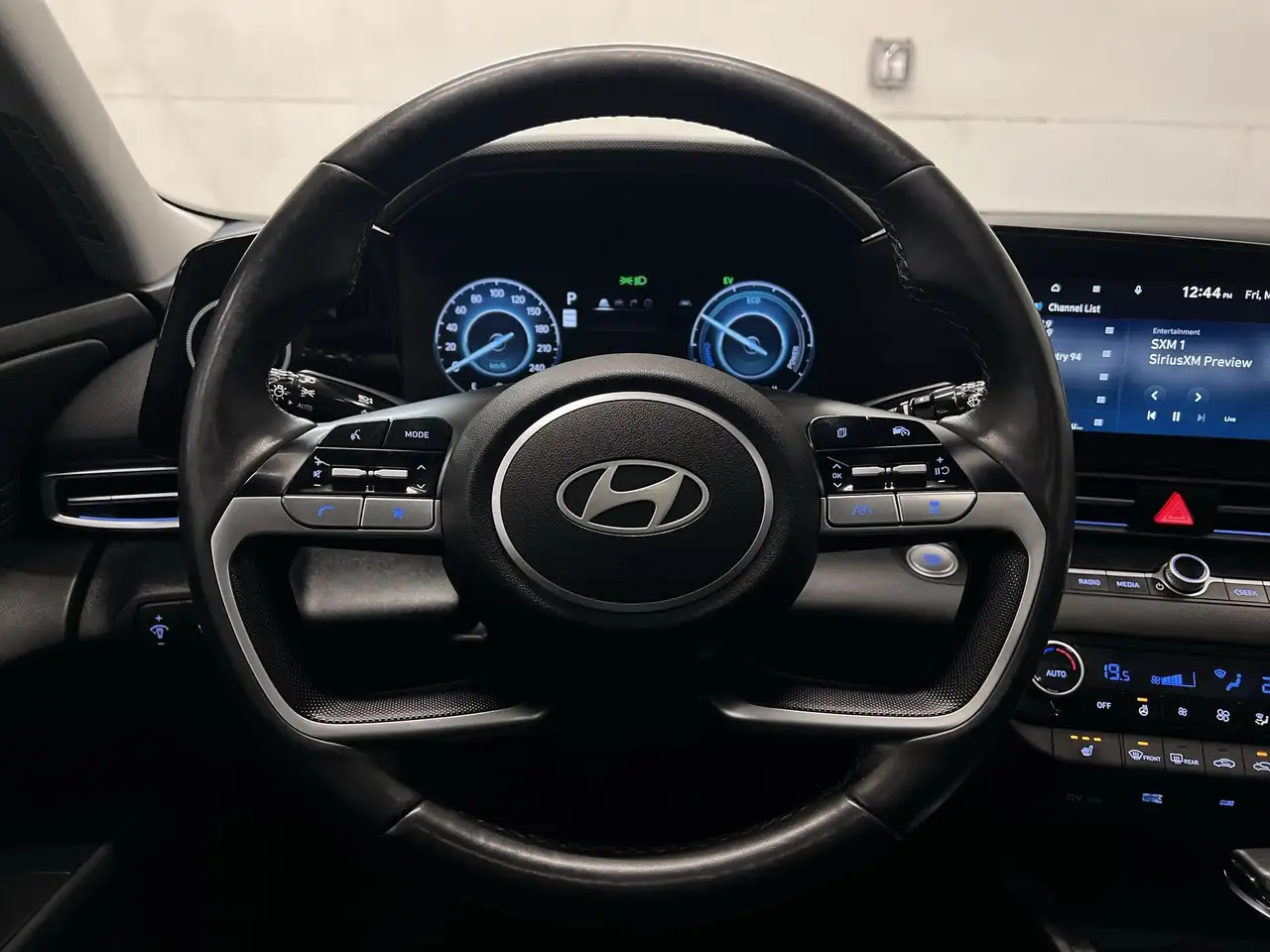 Hyundai ELANTRA снимка Hyundai ELANTRA