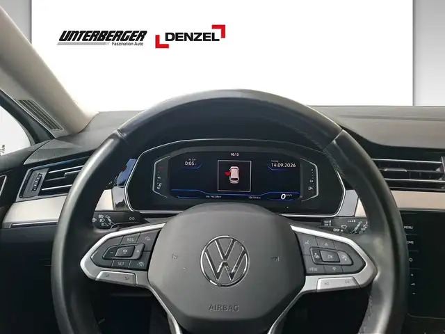 Volkswagen Passat view 9