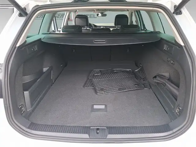 Volkswagen Passat view 12