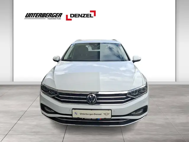 Volkswagen Passat view 3