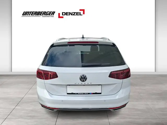 Volkswagen Passat view 4