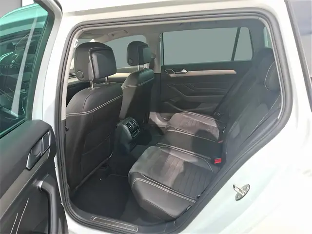 Volkswagen Passat view 11
