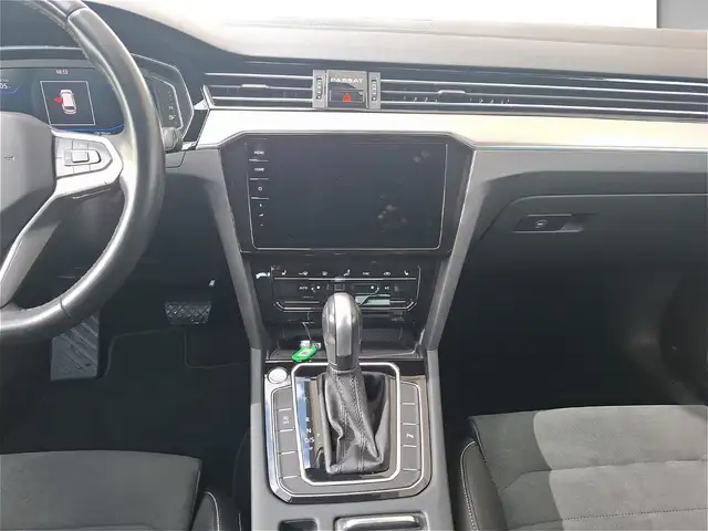 Volkswagen Passat view 8