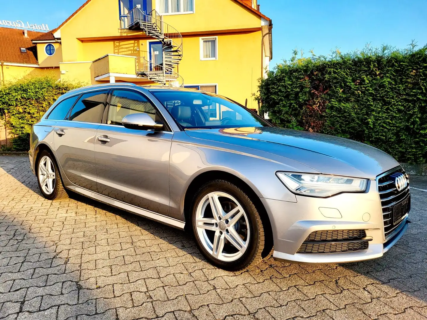 Audi A6 Avant 2.0 TDI MATRIX Automatik - ULTRA - ALCANTARA Grau - 1