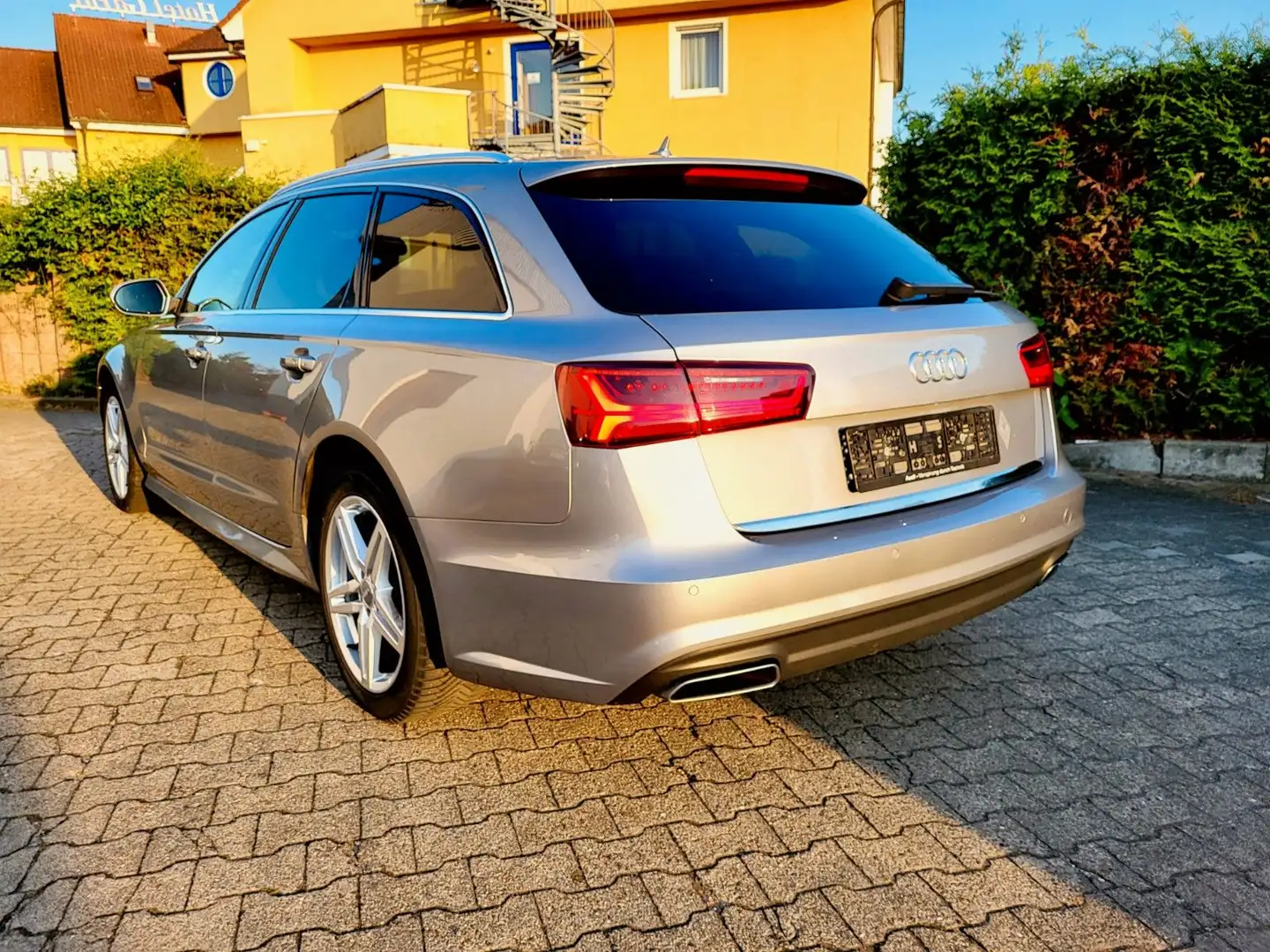 Audi A6 Avant 2.0 TDI MATRIX Automatik - ULTRA - ALCANTARA Grau - 2
