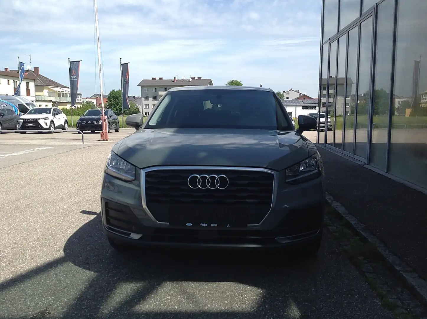 Audi Q2 1,0 TFSI S-tronic Grau - 2